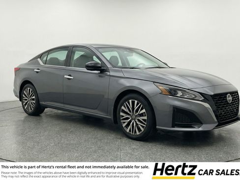 Used 2025 Nissan Altima 2.5 SV FWD image 1
