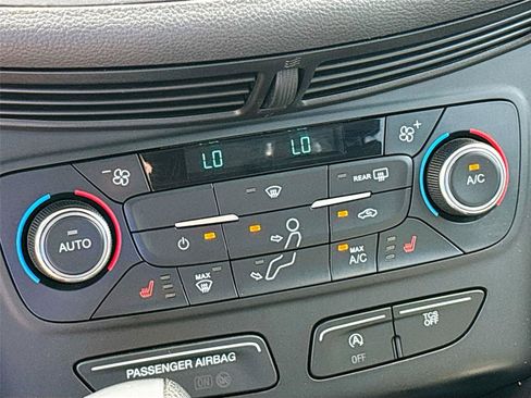 Used 2017 Ford Escape SE w/ Equipment Group 201A AWD/4WD image 9