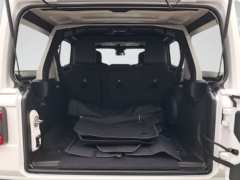New 2025 Jeep Wrangler Unlimited Sahara w/ Safety Group AWD/4WD image 28