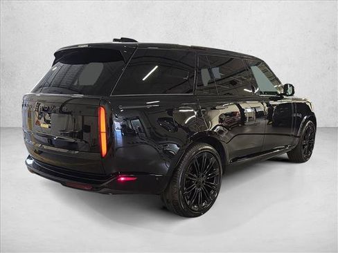 New 2026 Land Rover Range Rover Long Wheelbase SE image 5