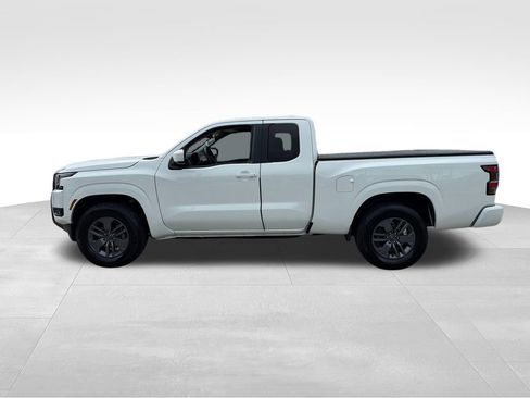 Used 2025 Nissan Frontier SV image 4