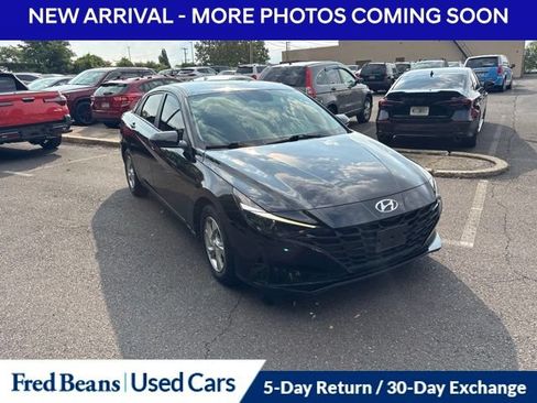 Used 2023 Hyundai Elantra SE FWD image 3