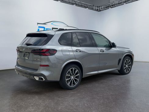 Used 2026 BMW X5 xDrive40i w/ M Sport Package AWD/4WD image 3