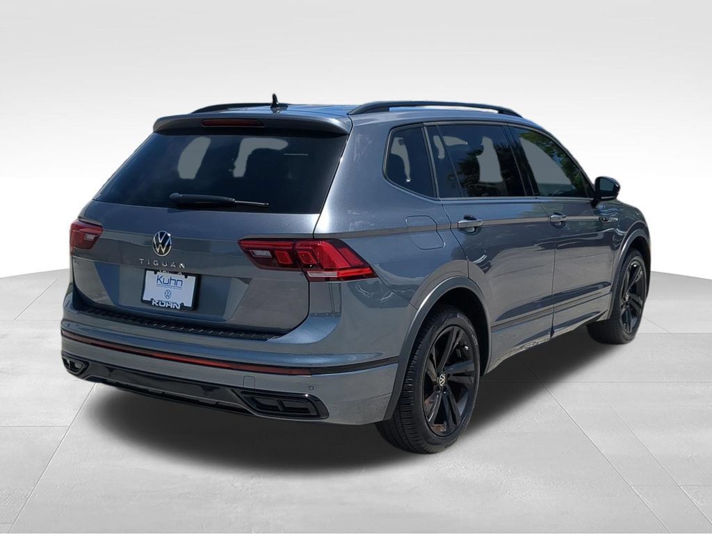 Certified 2024 Volkswagen Tiguan SE R-Line FWD image 3