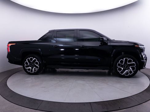 Used 2024 Chevrolet Silverado EV RST AWD/4WD image 47