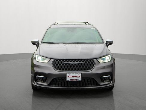 Used 2021 Chrysler Pacifica Limited w/ Premium & Safety Sphere Group AWD/4WD image 2