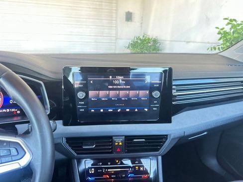 Used 2025 Volkswagen Jetta SE image 21