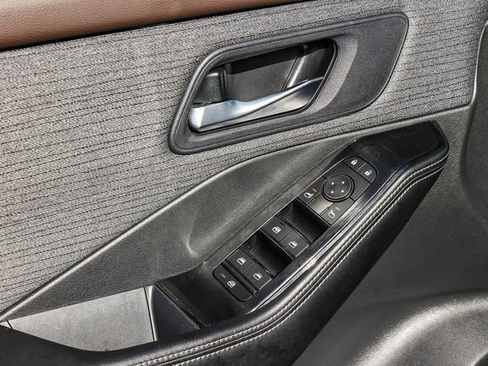 Used 2023 Nissan Rogue SV image 22