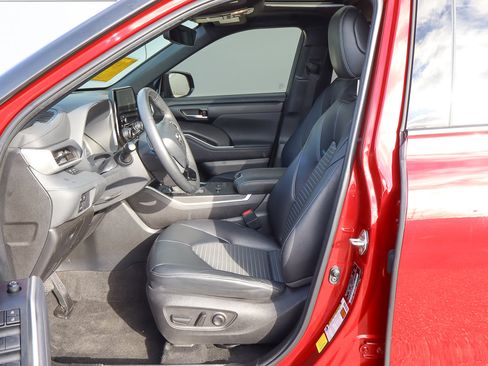 Used 2023 Toyota Highlander XSE image 7