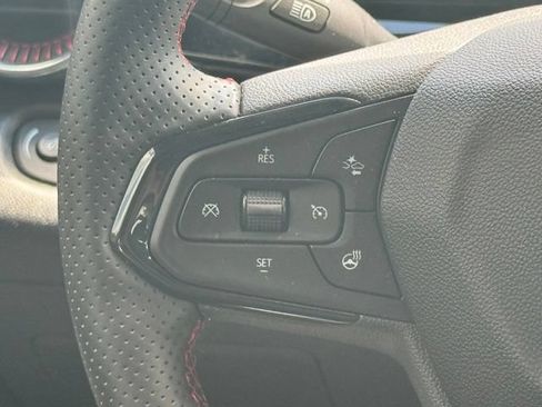 Used 2025 Chevrolet Trax RS w/ Sunroof Package FWD image 11