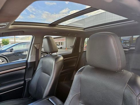 Used 2014 Toyota Highlander Limited Platinum AWD/4WD image 22