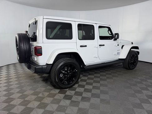 Used 2022 Jeep Wrangler Unlimited Sahara w/ Cold Weather Group AWD/4WD image 8