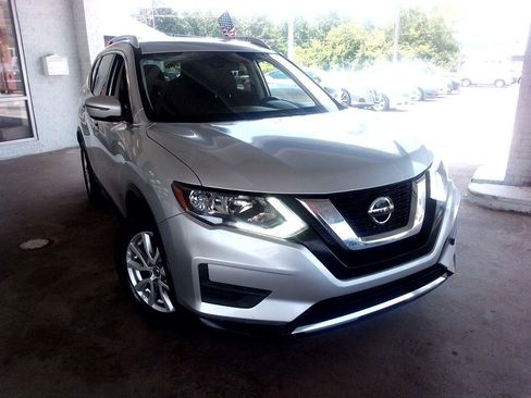 Used 2020 Nissan Rogue SV FWD image 2