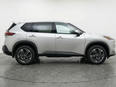 Used 2025 Nissan Rogue SV image 11
