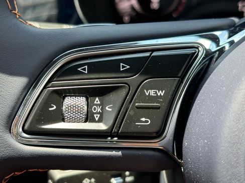 Used 2024 Bentley Bentayga image 60