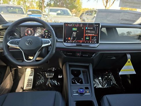 New 2026 Volkswagen Tiguan SE R-Line image 10