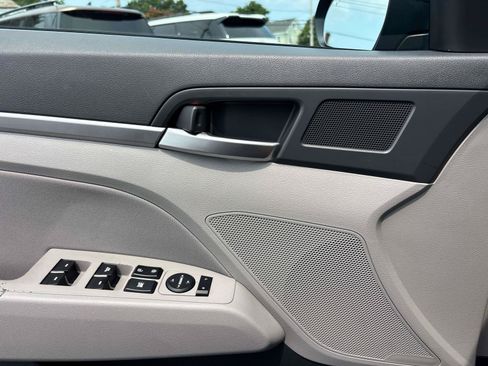 Used 2019 Hyundai Elantra Value Edition FWD image 18