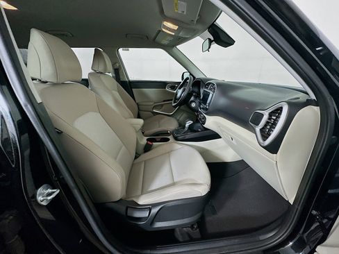 Used 2023 Kia Soul LX image 31