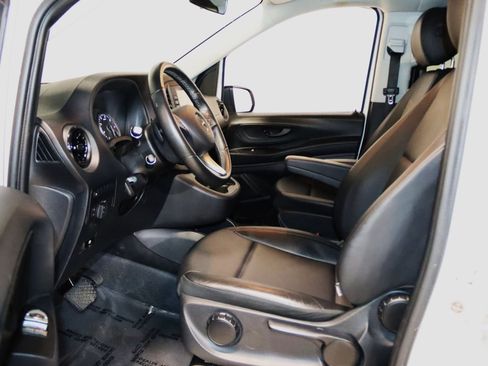 Used 2023 Mercedes-Benz Metris Passenger image 33