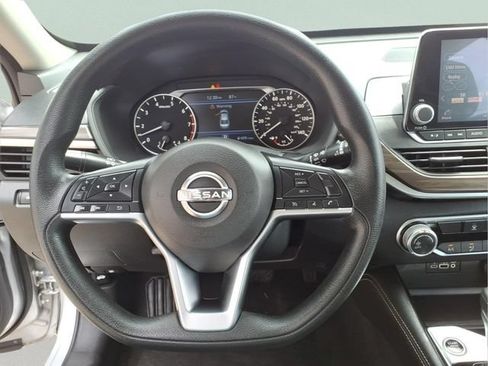 Used 2023 Nissan Altima 2.5 SV AWD/4WD image 15