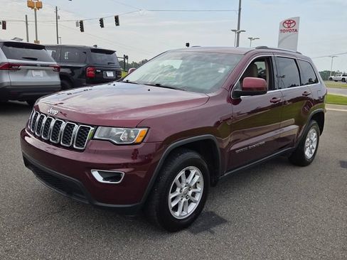 Used 2019 Jeep Grand Cherokee Laredo RWD image 3