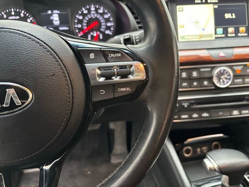 Used 2017 Kia Cadenza Premium w/ Luxury Package image 19