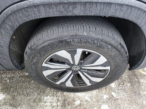 Used 2024 Volkswagen Atlas Cross Sport SE FWD image 8