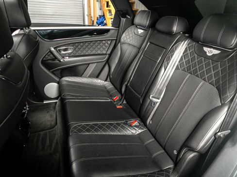 Used 2017 Bentley Bentayga image 25