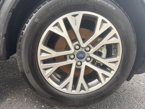 Used 2022 Ford Escape SEL image 9