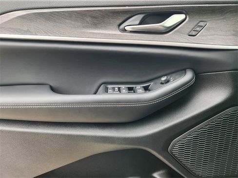 New 2025 Jeep Grand Cherokee L Limited image 16