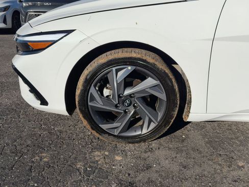 Used 2025 Hyundai Elantra SEL image 17