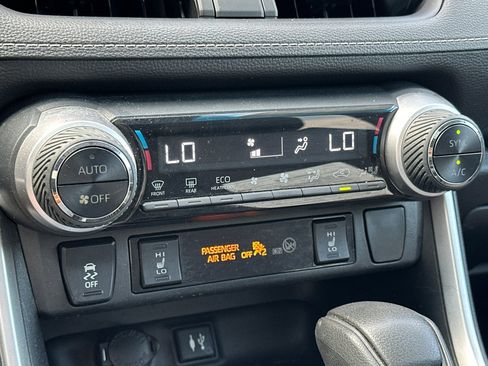 Certified 2019 Toyota RAV4 XLE w/ Convenience Package AWD/4WD image 20