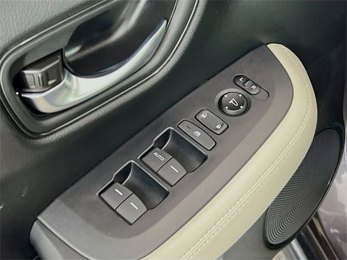 Certified 2025 Honda HR-V LX image 16