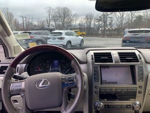 Used 2016 Lexus GX 460 w/ Premium Package image 27