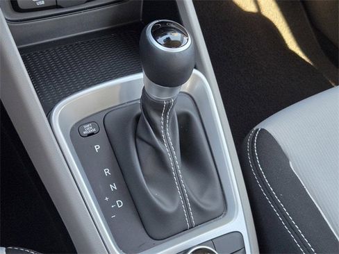 Certified 2025 Hyundai Venue SEL image 20