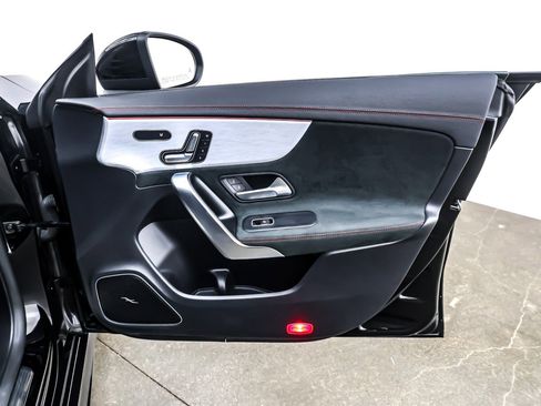 Used 2023 Mercedes-Benz CLA 250 image 25