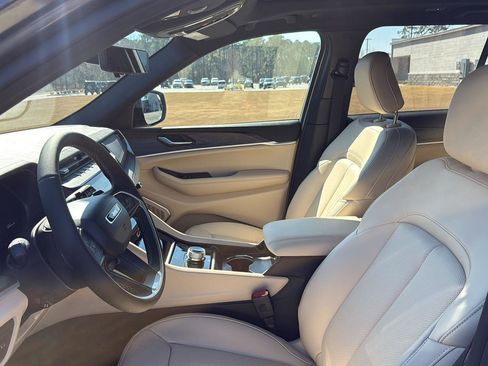 New 2026 Jeep Grand Cherokee Limited w/ Luxury Tech Group II RWD image 15