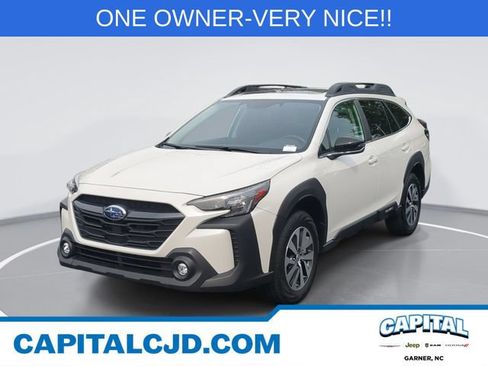 Used 2025 Subaru Outback Premium AWD/4WD image 1