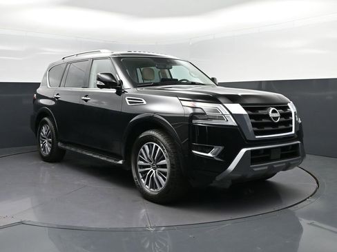 Used 2024 Nissan Armada SL w/ Captain's Chairs Package image 9