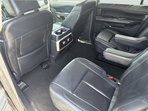 Used 2024 Ford Expedition XLT image 30