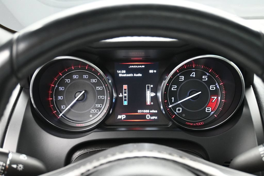 Used 2015 Jaguar F-TYPE R RWD image 9