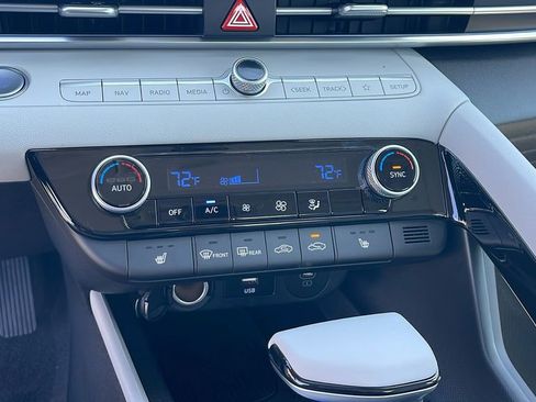 New 2025 Hyundai Elantra Limited image 21