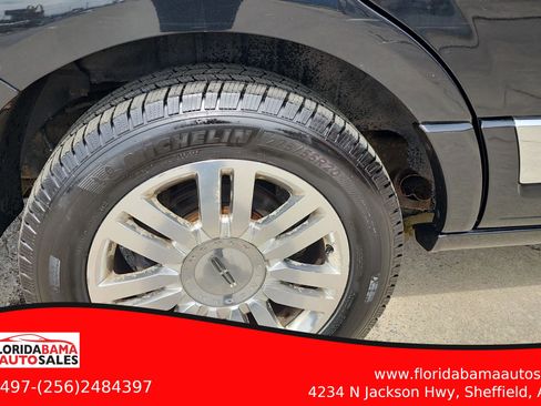 Used 2011 Lincoln Navigator Sport Utility 4D image 24