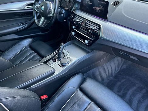 Used 2019 BMW 530e w/ M Sport Package image 16