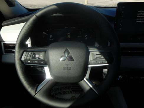New 2025 Mitsubishi Outlander AWD image 16