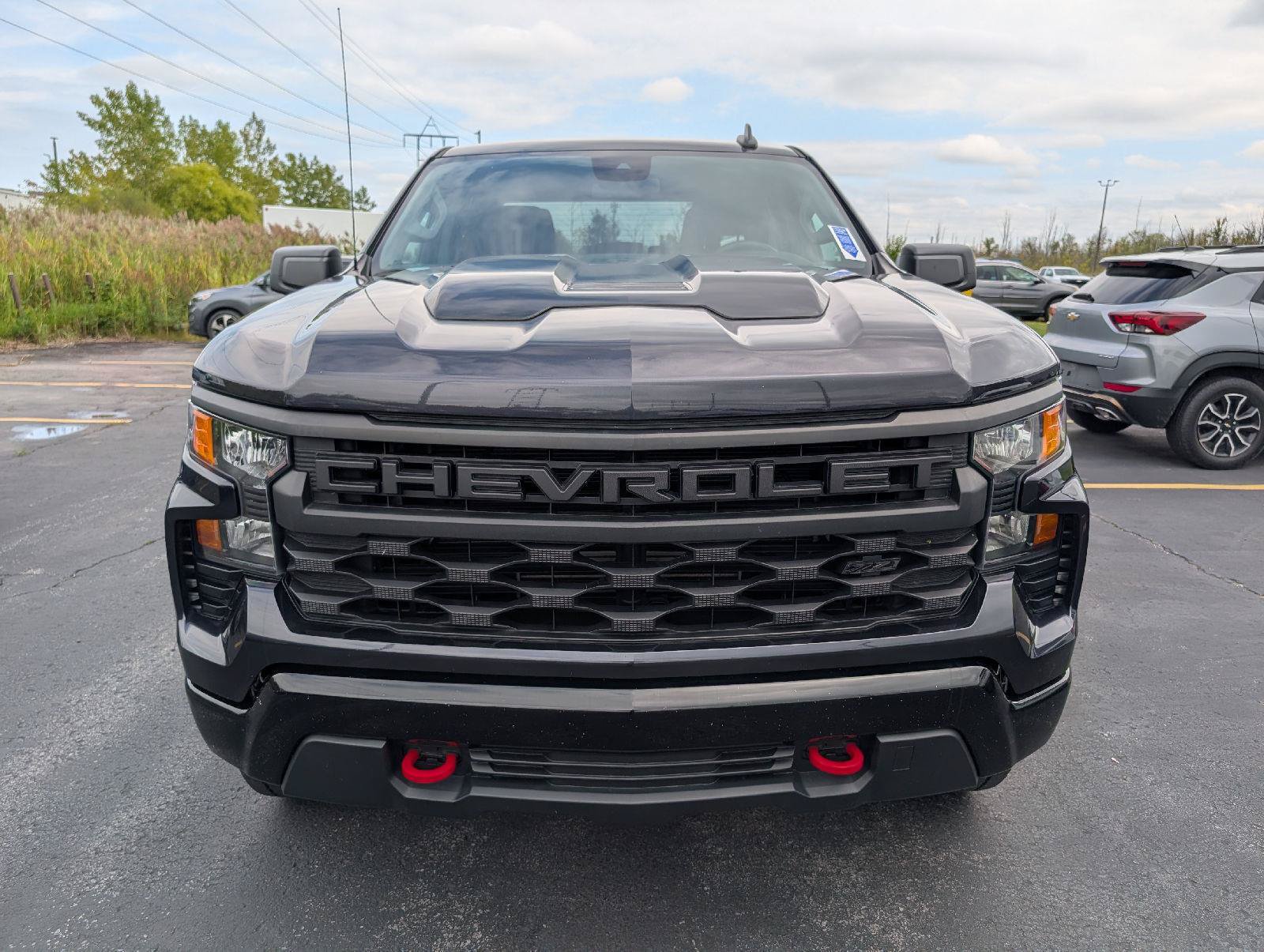 Used 2022 Chevrolet Silverado 1500 Custom Trail Boss w/ LPO, Dark Essentials Package AWD/4WD image 2