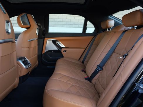 Used 2024 BMW 740i w/ Premium Package 2 image 20