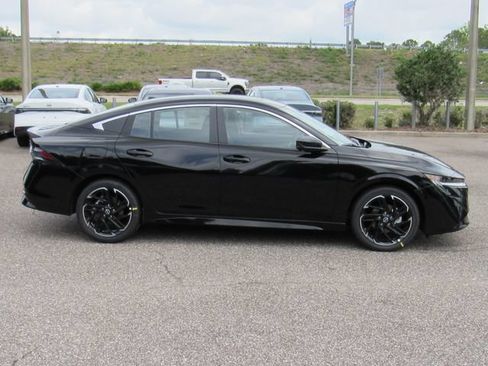 New 2026 Nissan Sentra SR w/ SR Premium Package FWD image 2
