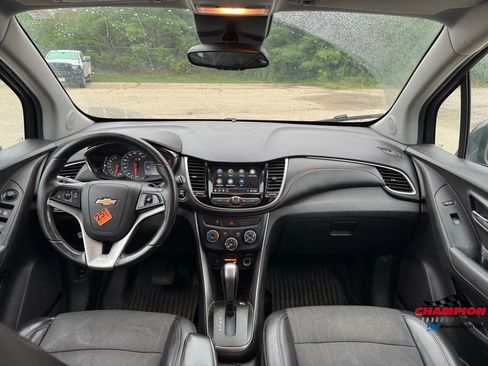 Used 2019 Chevrolet Trax LT w/ LT Convenience Package image 26