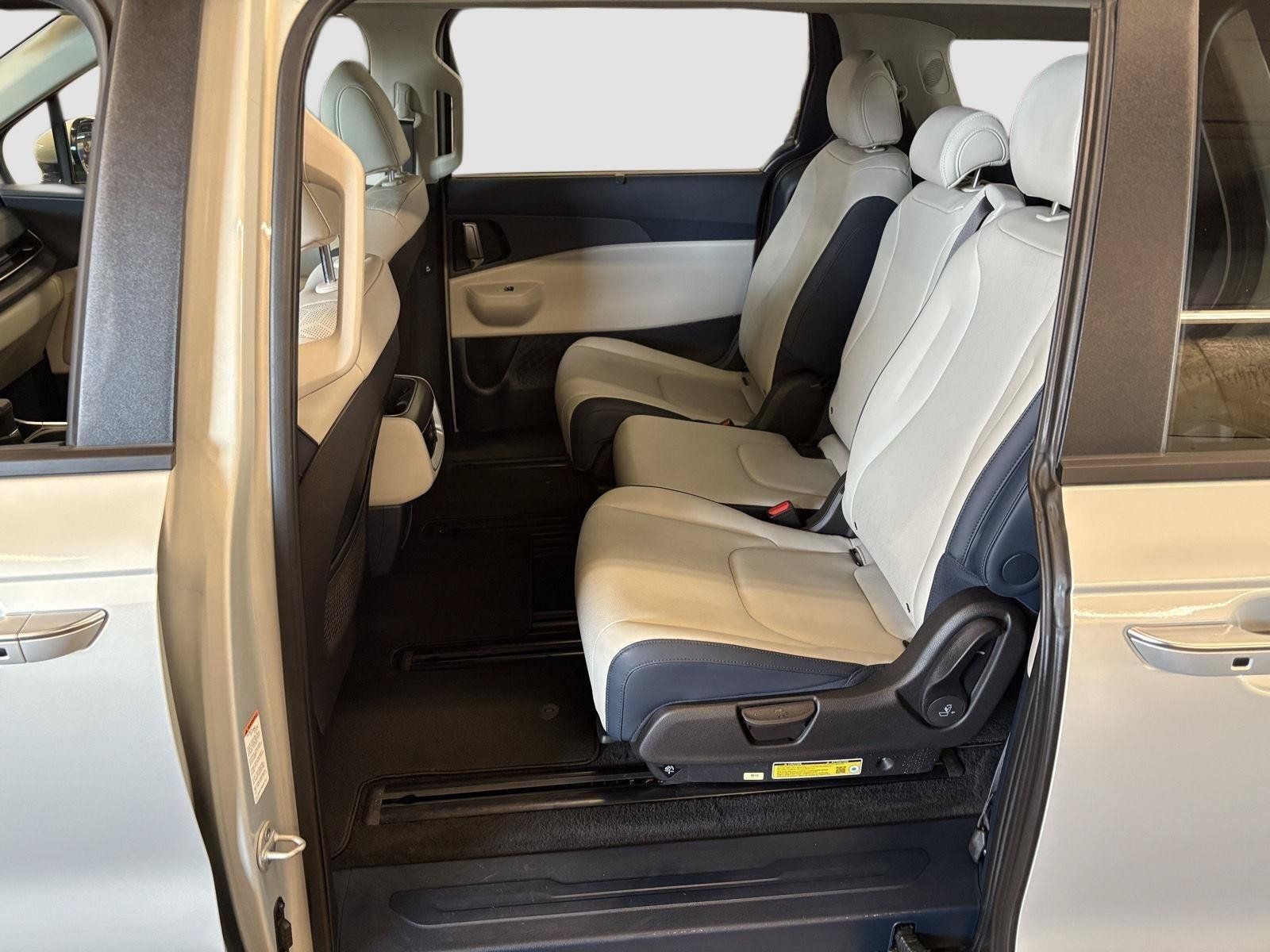 Certified 2026 Kia Carnival EX FWD image 23